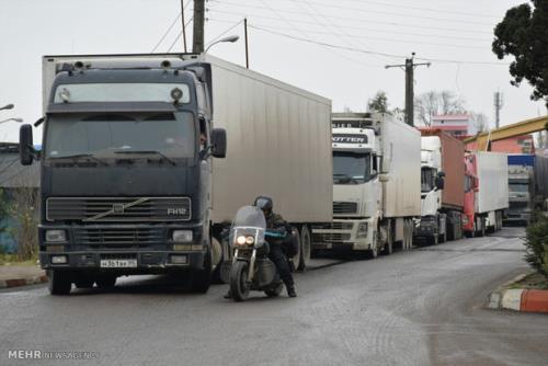 کاهش صف کامیون ها در مرز آستارا
