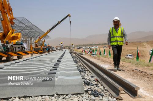 ایران با اتصال بنادر راهبردی به خطوط ریلی، دروازه تجارت جهانی می شود